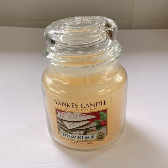 YANKEE CANDLE Peppermint Bark Candle 14.5 oz - Picture 3 of 8